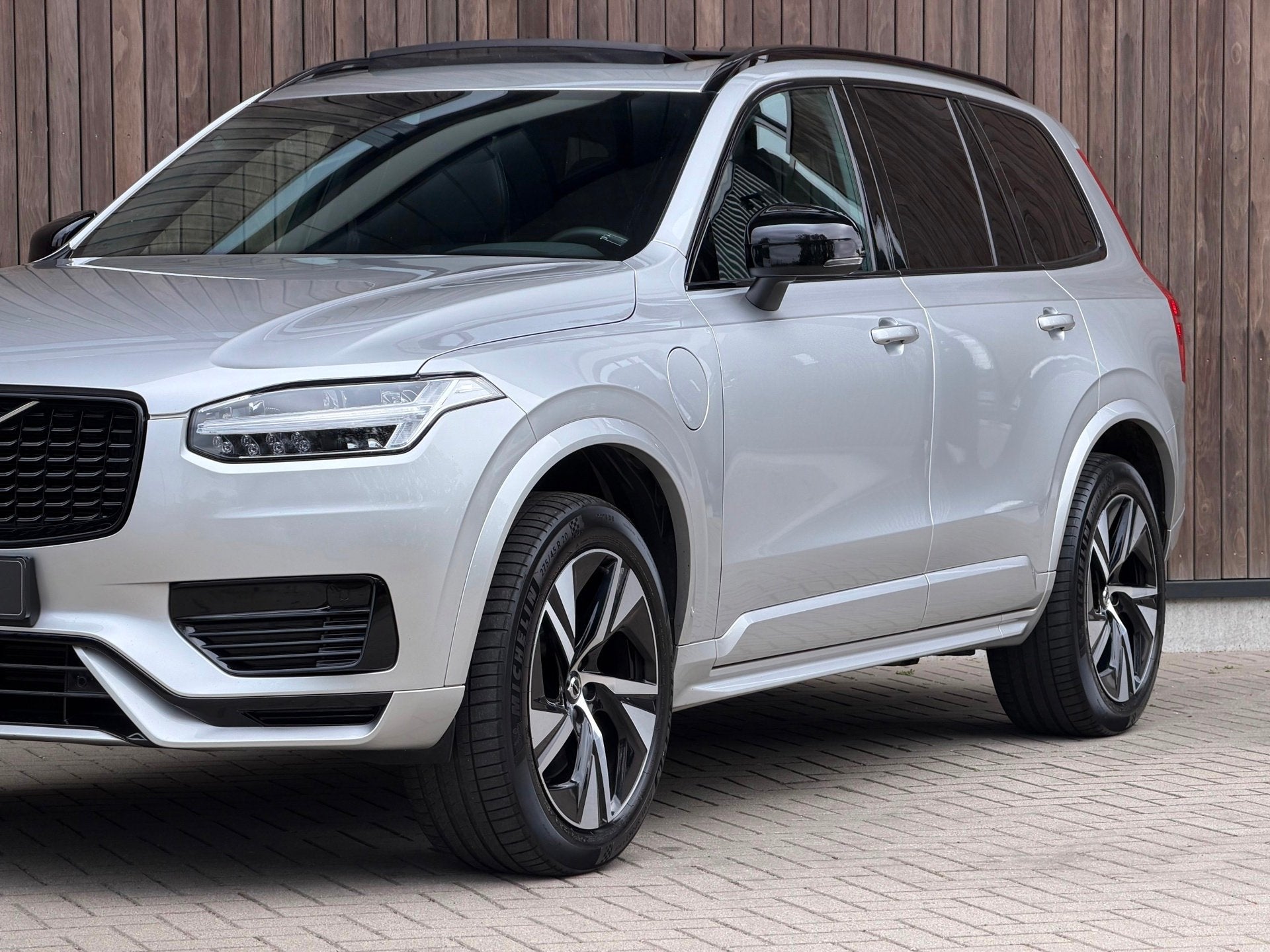 Volvo XC90 2.0 T8 Recharge AWD R-Design / Pano / Trekhaak, Dealer onderhouden, Zwart, 4 cilinders, 7 stoelen