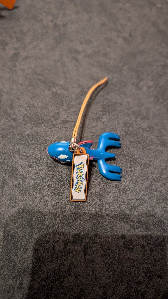 Pokémon original Kyogre mobile phone, backpack keychain, Hobby en Vrije tijd, Verzamelkaartspellen | Pokémon, Ophalen of Verzenden