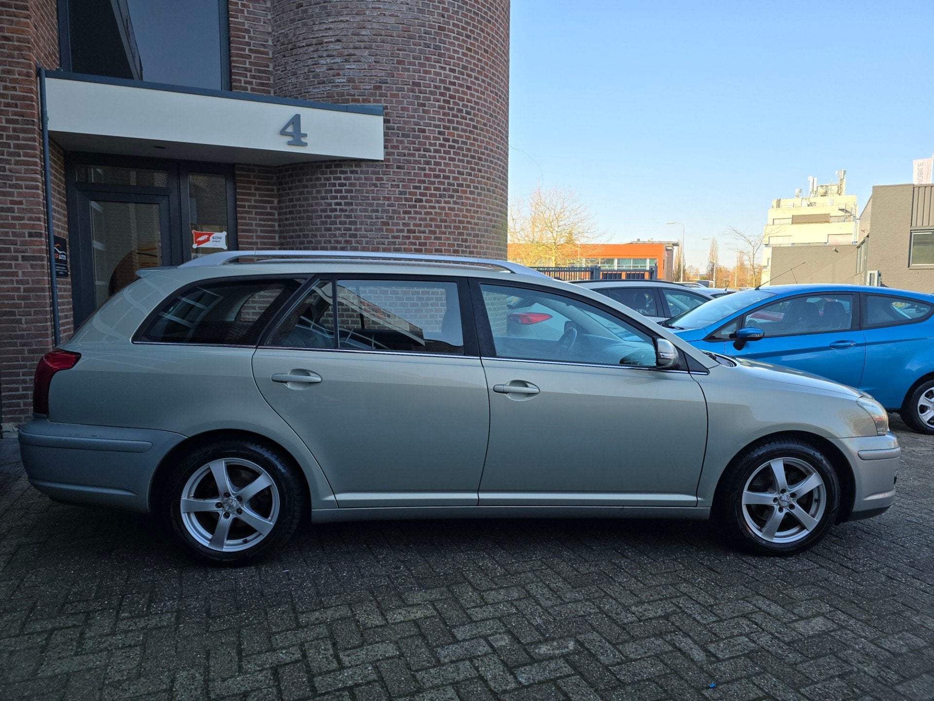 Toyota Avensis Wagon 1.8 VVTi Luna Apk |Clima |Nap, Voorwielaandrijving, 1794 cc, 4 cilinders, Multifunctioneel stuurwiel