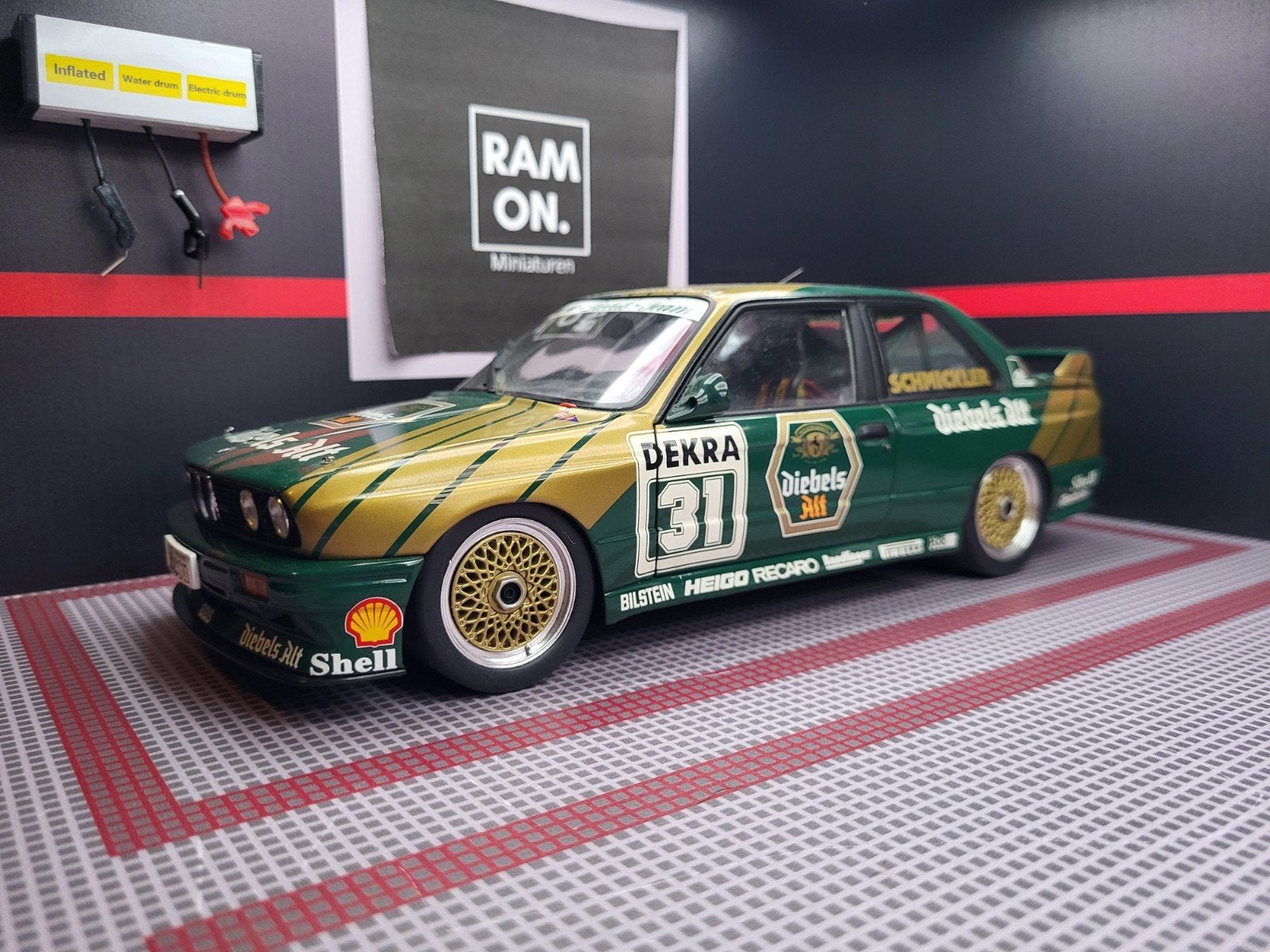 1/18 BMW E30 M3 Diebels Alt Schmickler, Ophalen of Verzenden, Zo goed als nieuw, Auto, MiniChamps