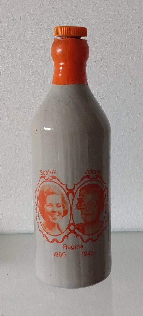 koningshuis jubileumkruik Regina Juliana, volgnr 23, Verzamelen, Ophalen of Verzenden, Gebruikt, Nederland, Overige typen