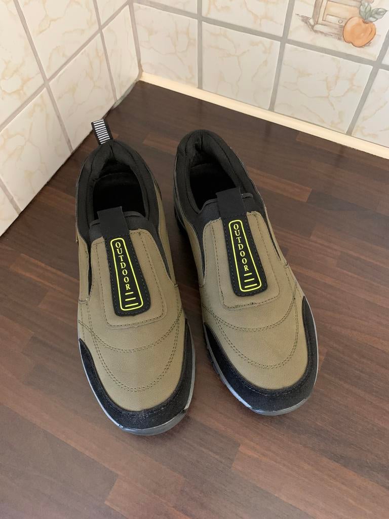 Nieuwe heren schoenen €15, Ophalen of Verzenden, Zo goed als nieuw, Overige kleuren, Sportschoenen