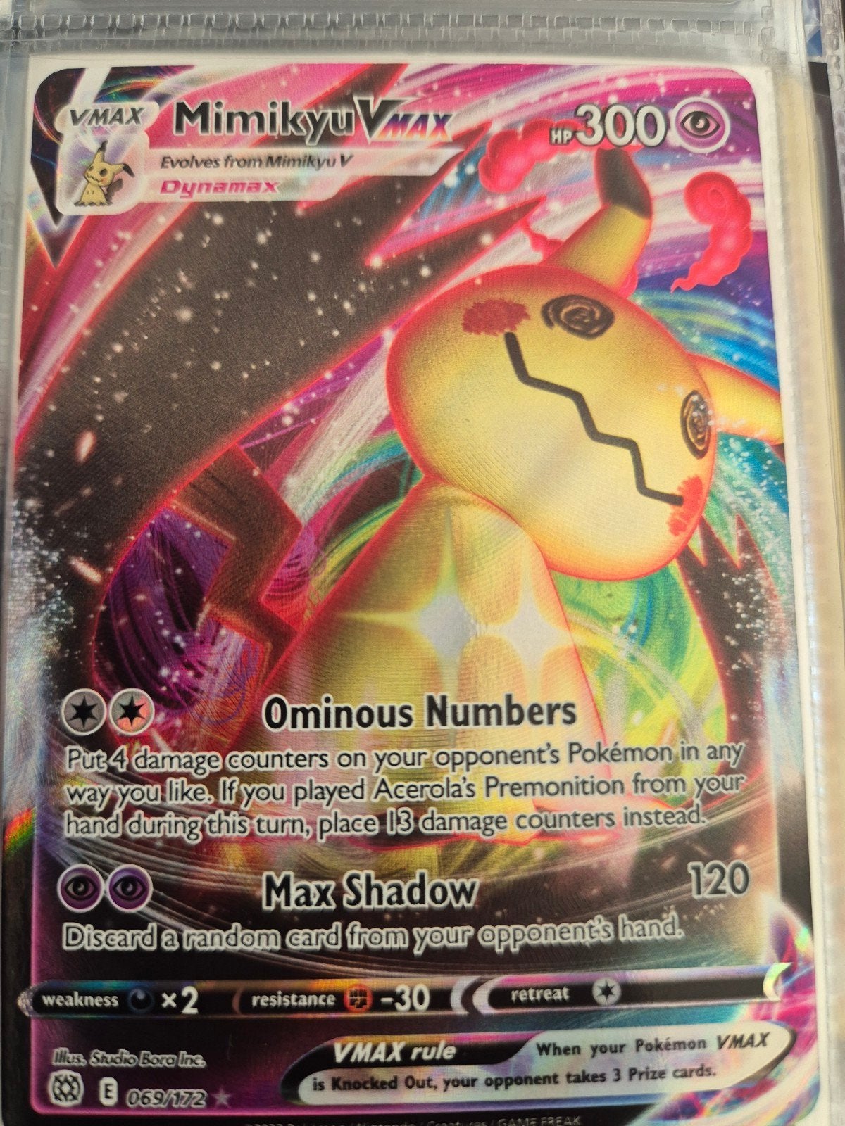 Mimikyu VMAX Pokémon kaart (069/172) - Brilliant Stars, Ophalen of Verzenden, Zo goed als nieuw, Losse kaart
