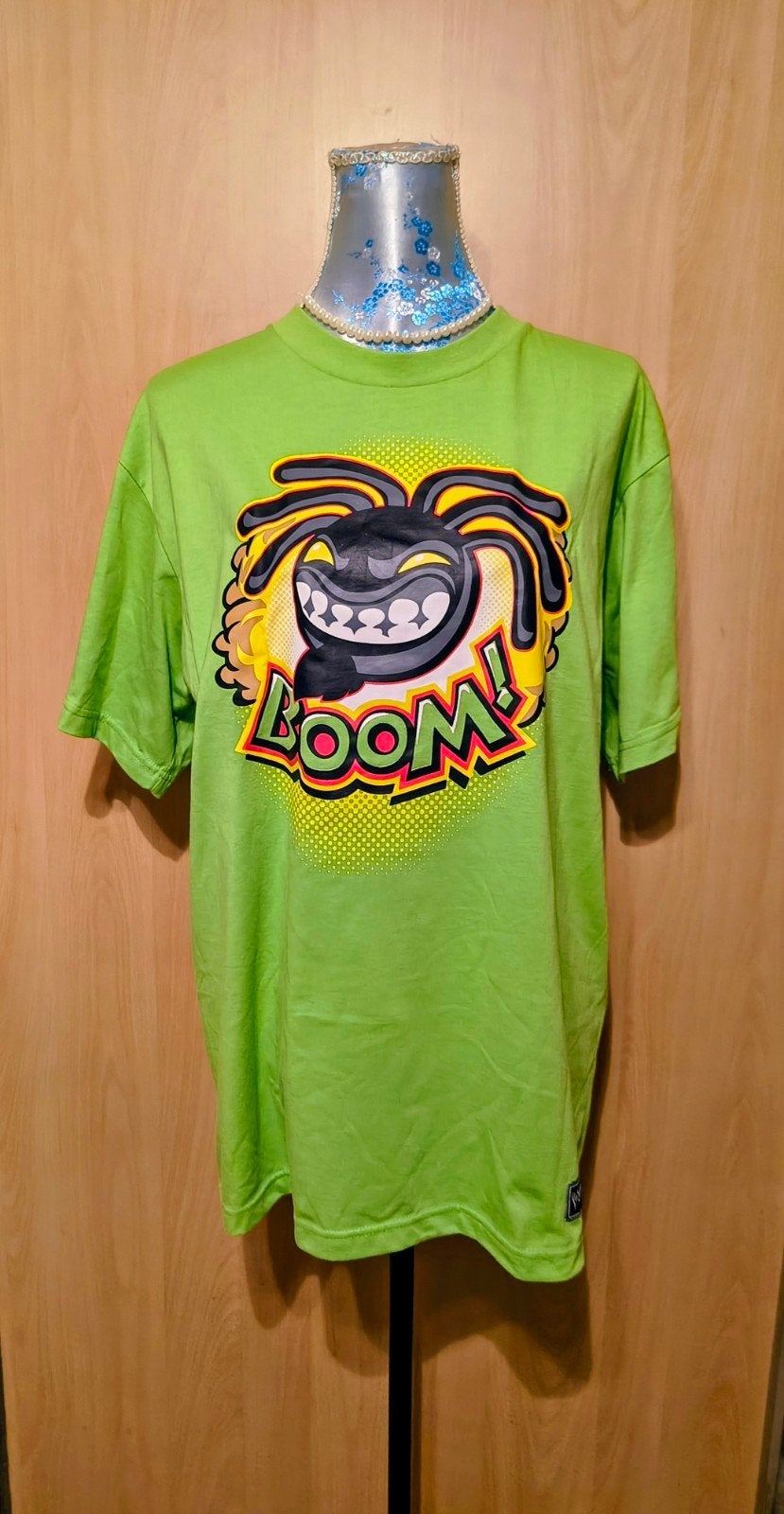 WWE Kofi Kingston "Boom!" T-shirt - Maat L, WWE Authentic Wear, Maat 52/54 (L), Ophalen of Verzenden, Zo goed als nieuw