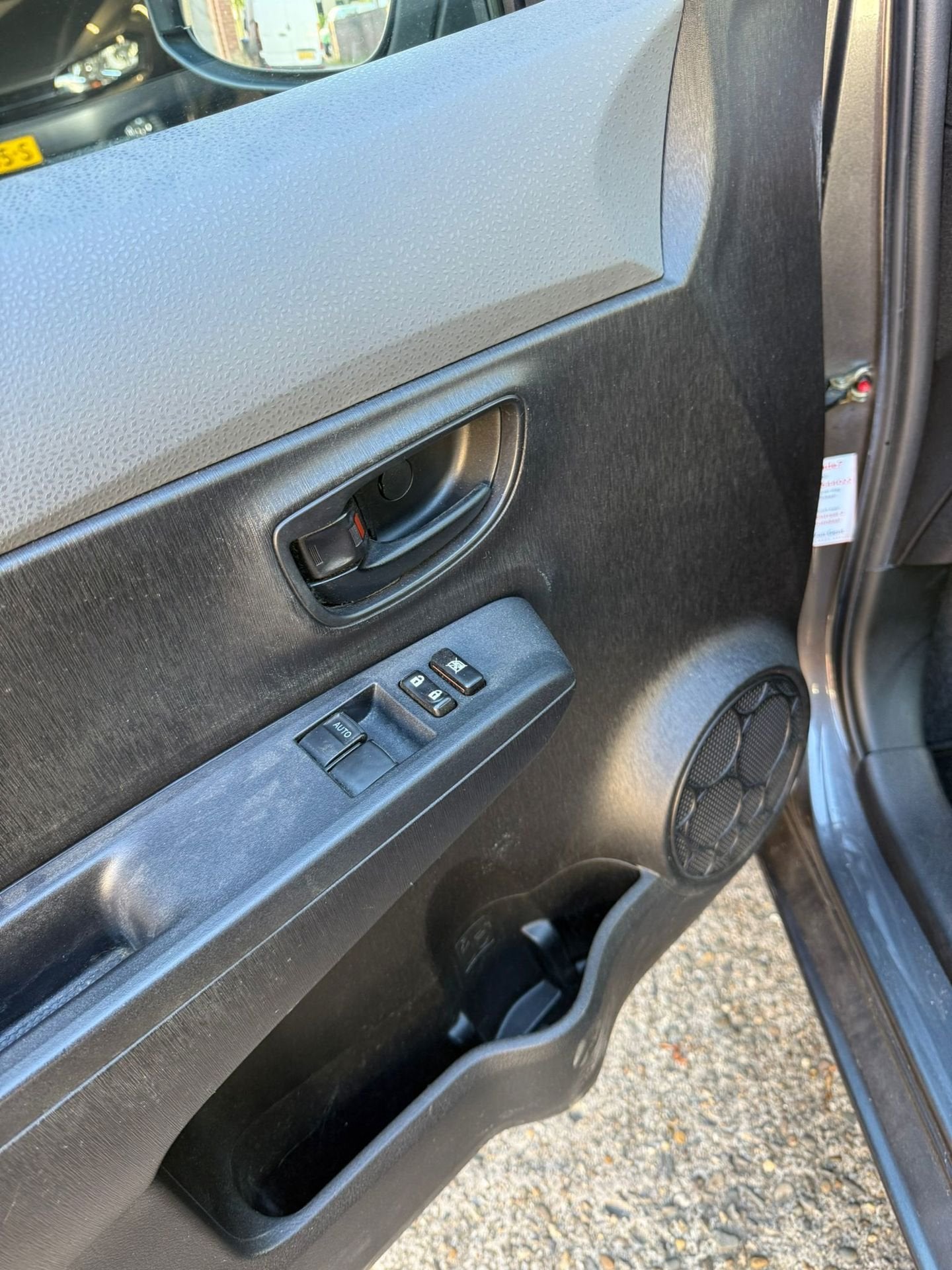 Foto 20 van Toyota Yaris 1.0 VVT-i Dealeronderh | Elektrische Ramen 2011