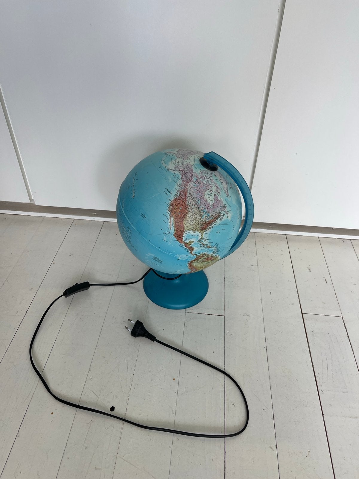 Verlichte Wereldbol - Educatief en Decoratief, Gebruikt, Kunststof, Draaibaar, Ophalen of Verzenden