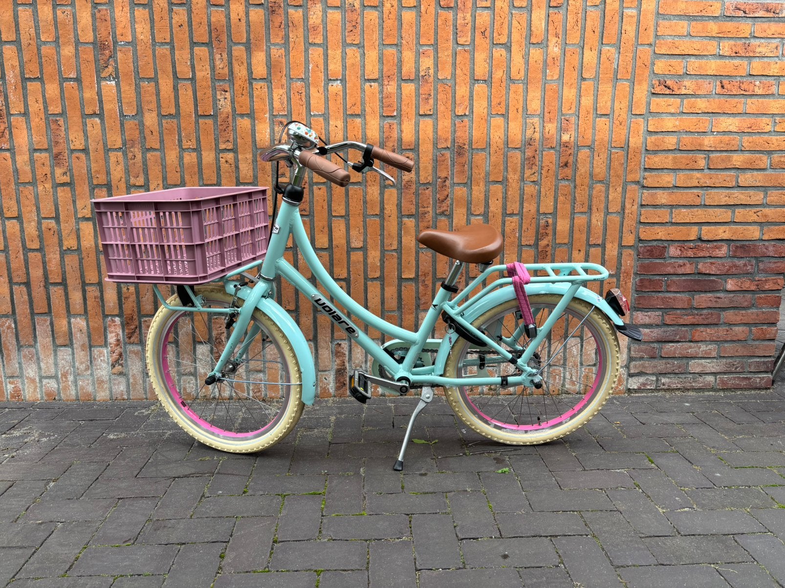 Volare kinderfiets 20 inch met roze krat, Ophalen, Terugtraprem, 20 inch, Handrem