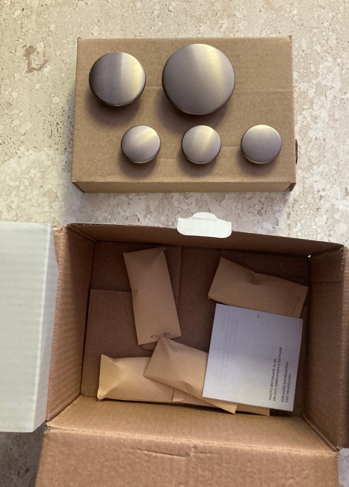 Muuto Metal Dots, 5 dots, nieuw in doosje, taupe, Ophalen, Overige typen, Nieuw, Minder dan 100 cm