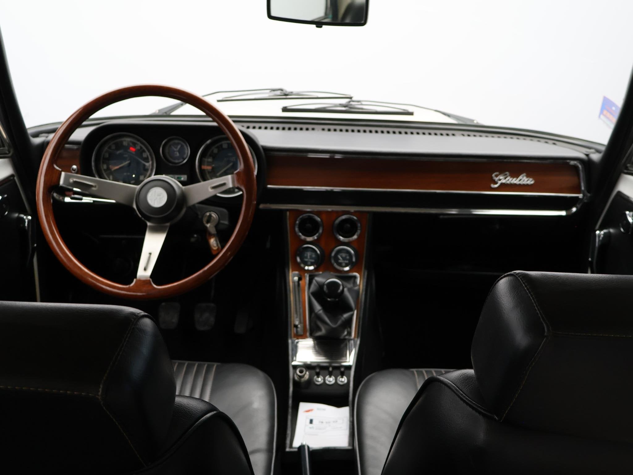 Alfa romeo Giulia super nuova 1300, Auto's, Oldtimers, Stof, Zwart, Wit, Bedrijf