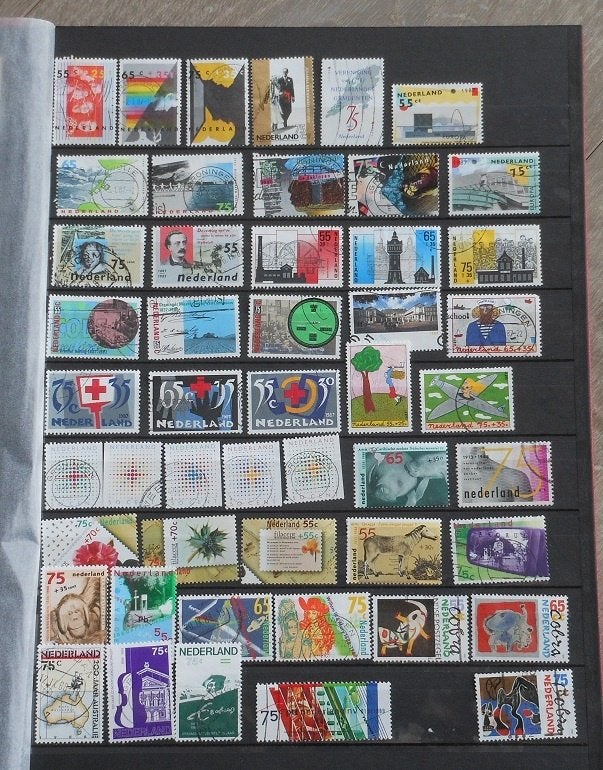 POSTZEGELS NEDERLAND: 1.750 ZEGELS, 17 VELLETJES, 200 FDC’S, Ophalen of Verzenden