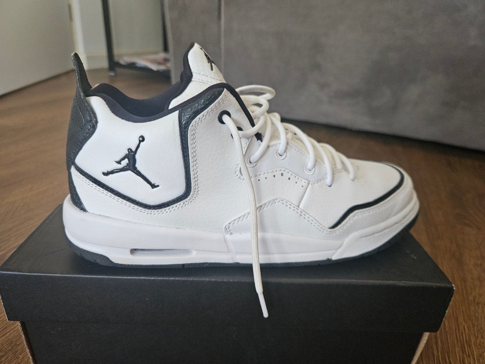 Jordan Courtside 23 (GS) - Maat 40 - Wit/Zwart, Ophalen, Wit, Jordan, Sneakers of Gympen