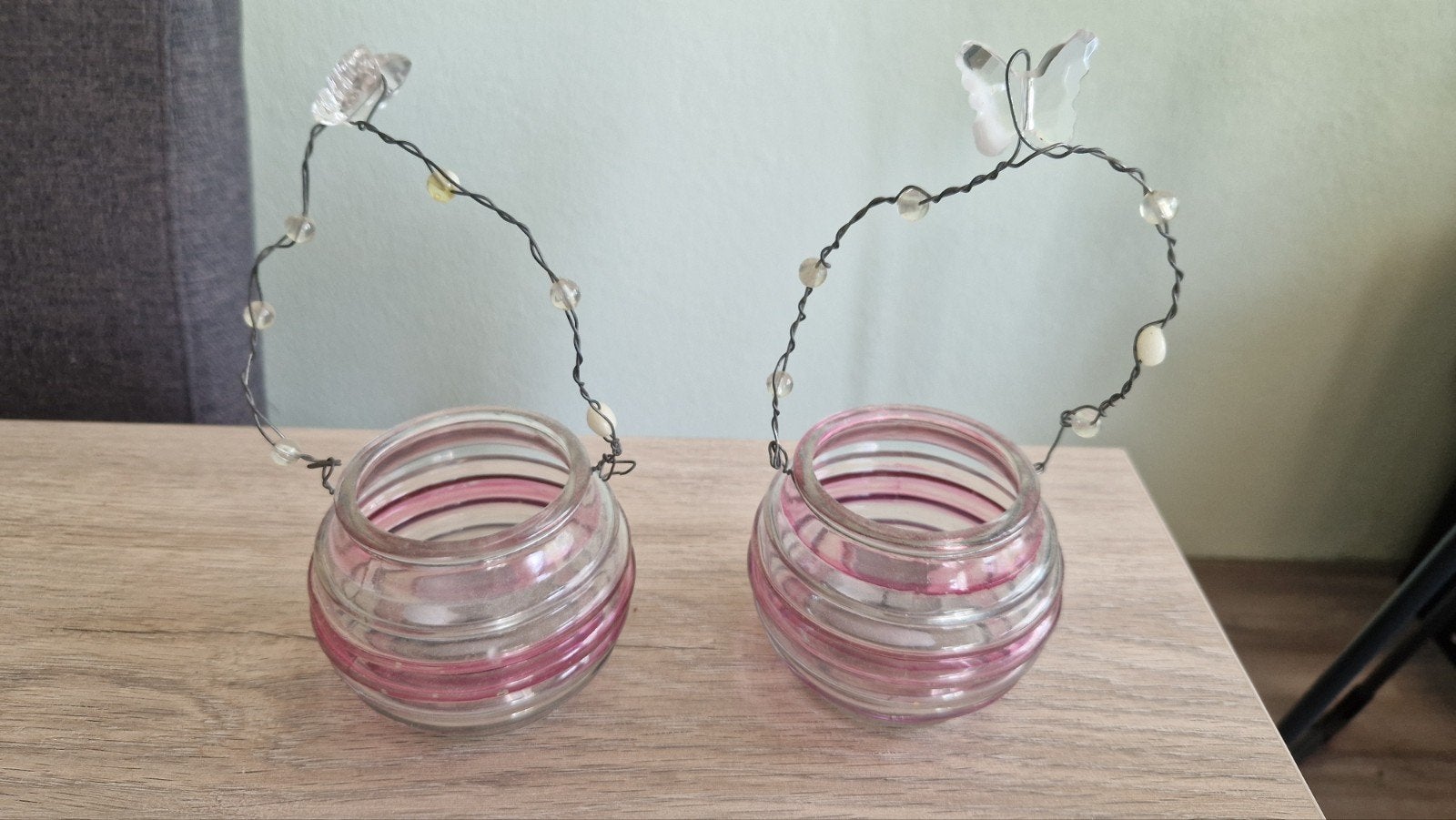 2 waxinelichthouders, paars/roze met vlinders, Ophalen, Paars