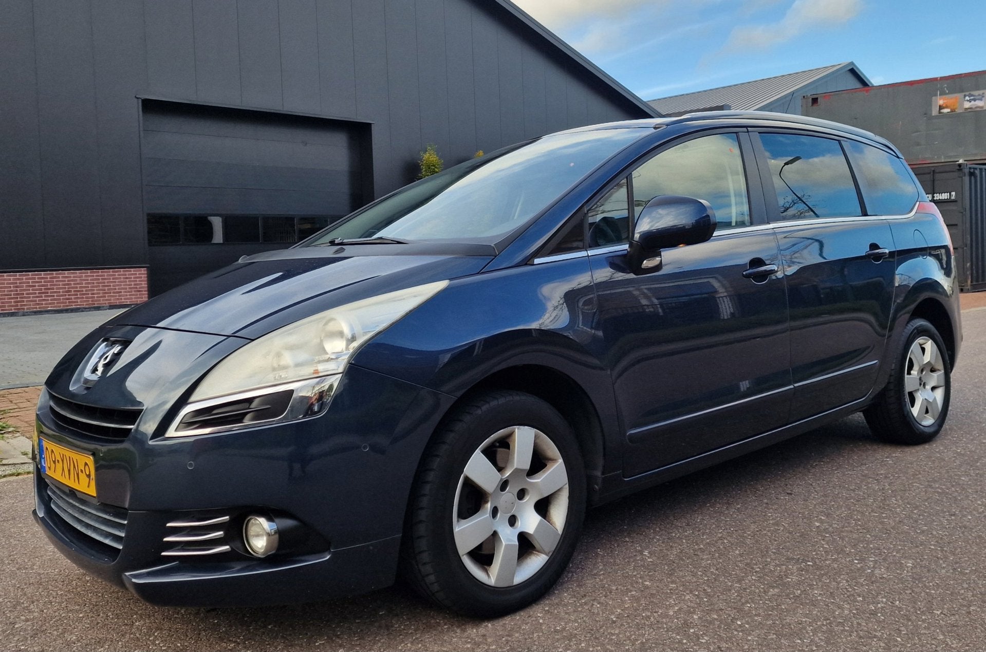 Peugeot 5008 1.6 THP Style 7p. PANO NAVI PSENSOR LEDER CRUIS, Auto's, Euro 5, Gebruikt, Zwart, Blauw