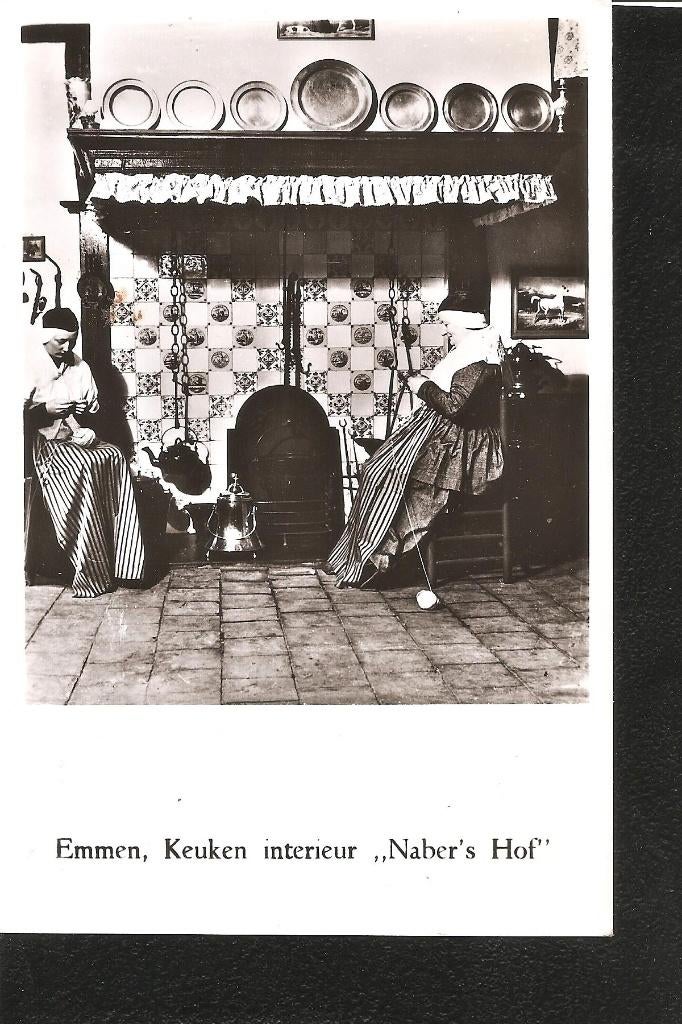 Emmen, Keuken interieur Naber’s Hof, Klederdracht, Ophalen of Verzenden, 1960 tot 1980, Gelopen, Drenthe