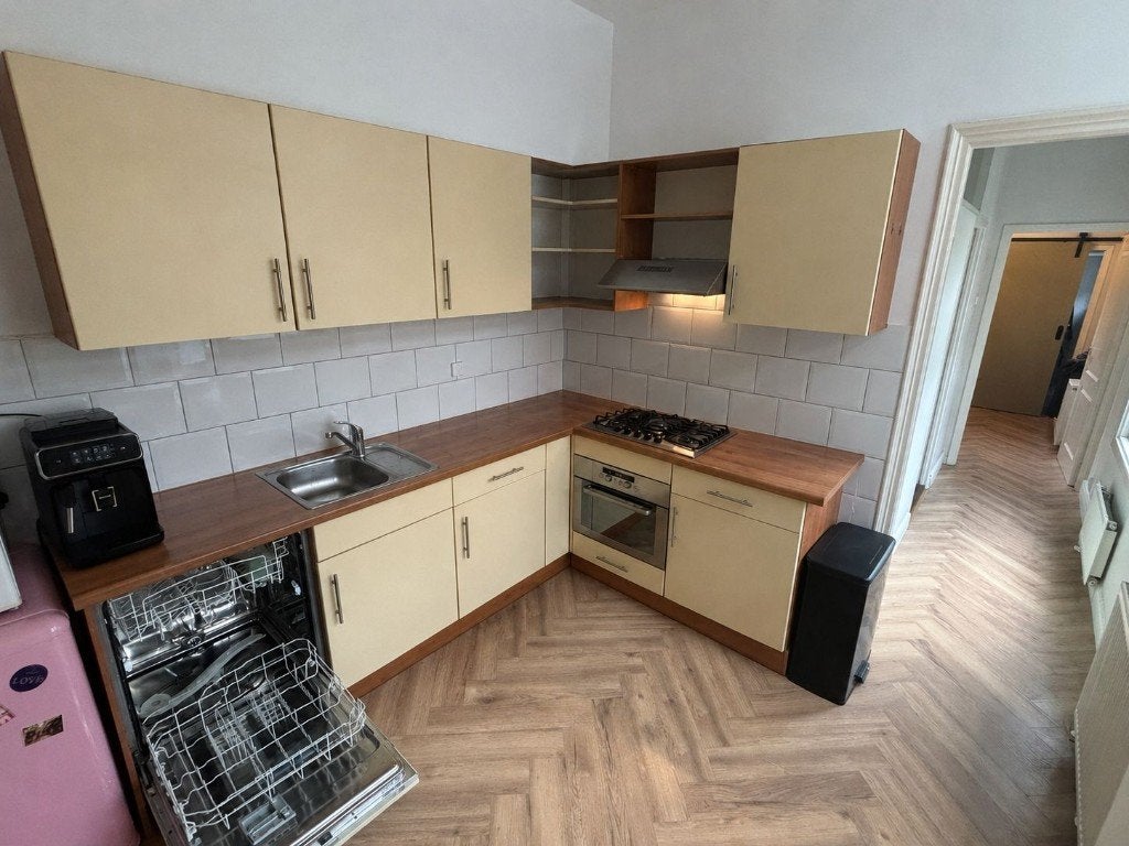 Keuken met apparatuur, gratis af te halen, Ophalen, Gebruikt, Bruin, Hoekkeuken