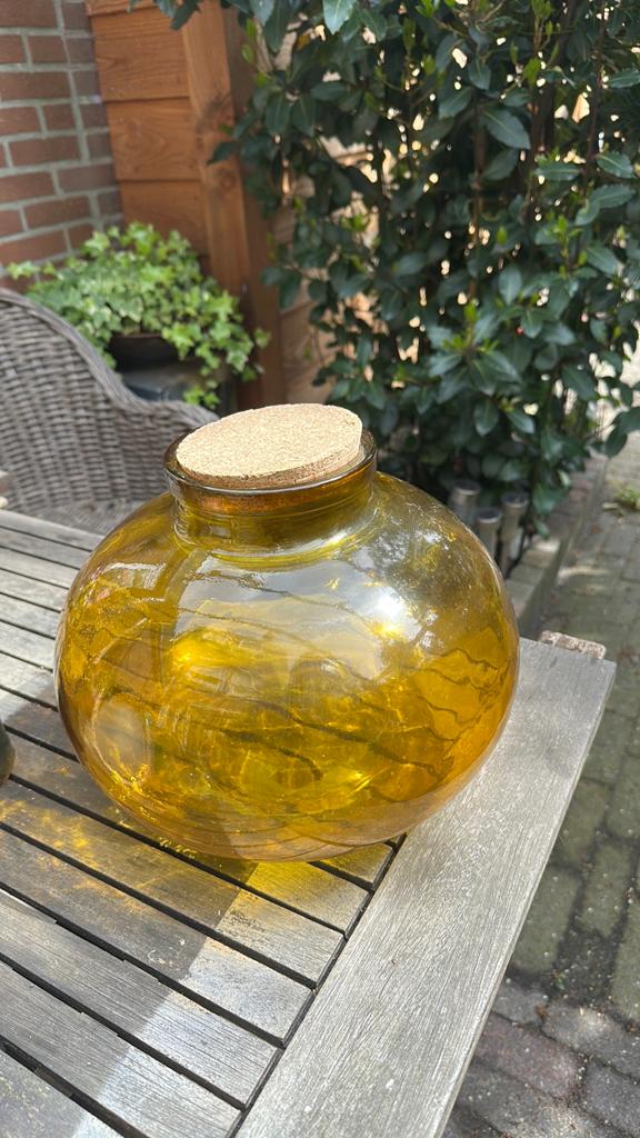 Grote gele pot met deksel van kurk, Ophalen, Zo goed als nieuw