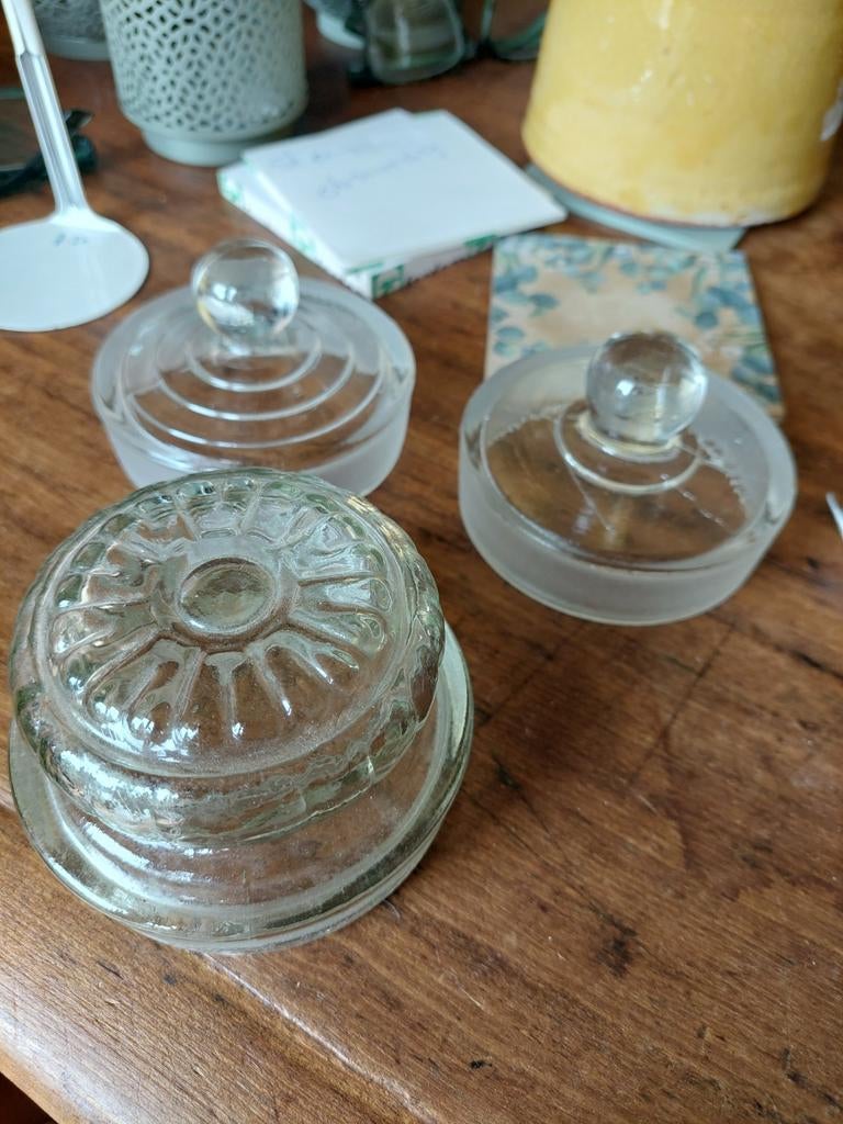 3 glazen deksels voor antiek glazen snoepflessen., Ophalen of Verzenden
