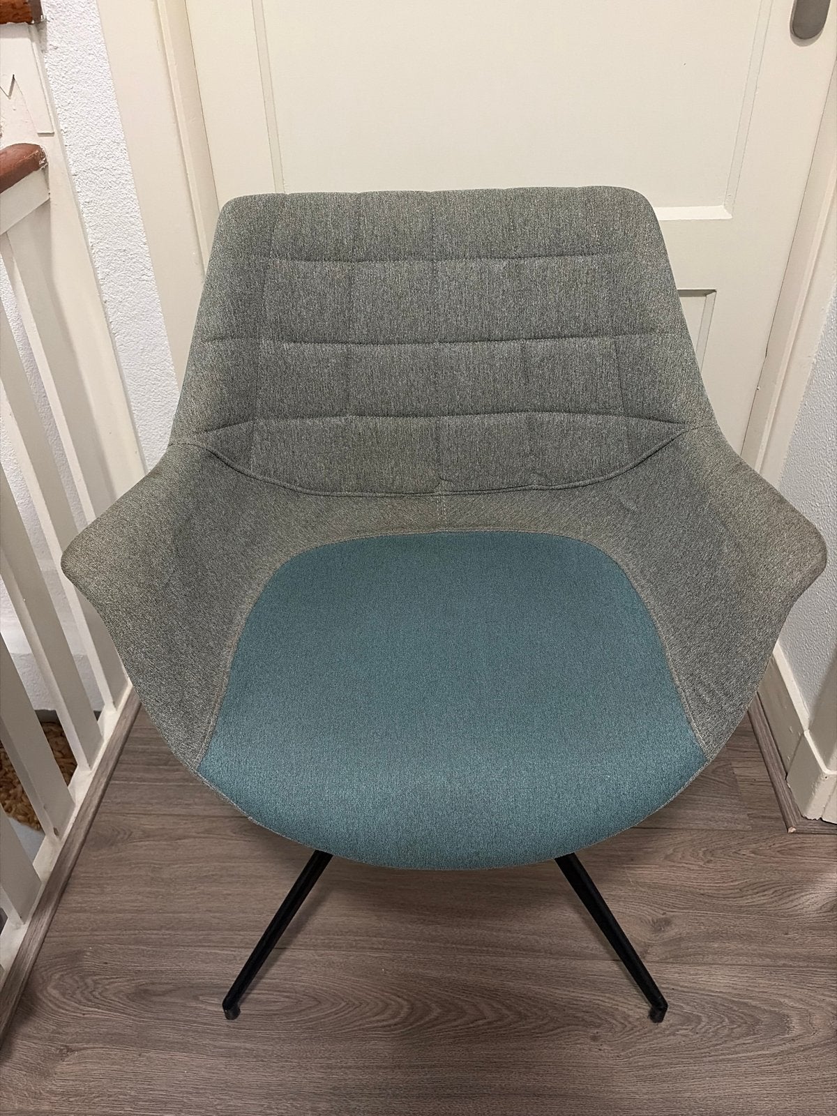 3 Zuiver Doulton eetkamerstoelen met armleuningen, Gebruikt, Overige kleuren, Drie, Ophalen of Verzenden