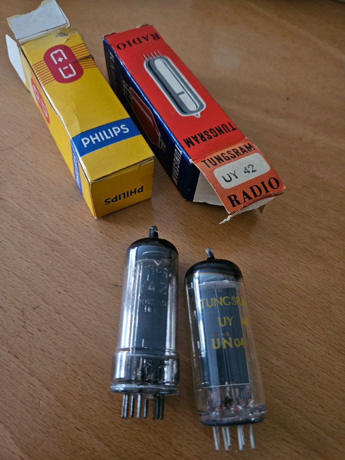 Tungsram en Philips UY42 Radiobuizen (2 stuks), Ophalen of Verzenden