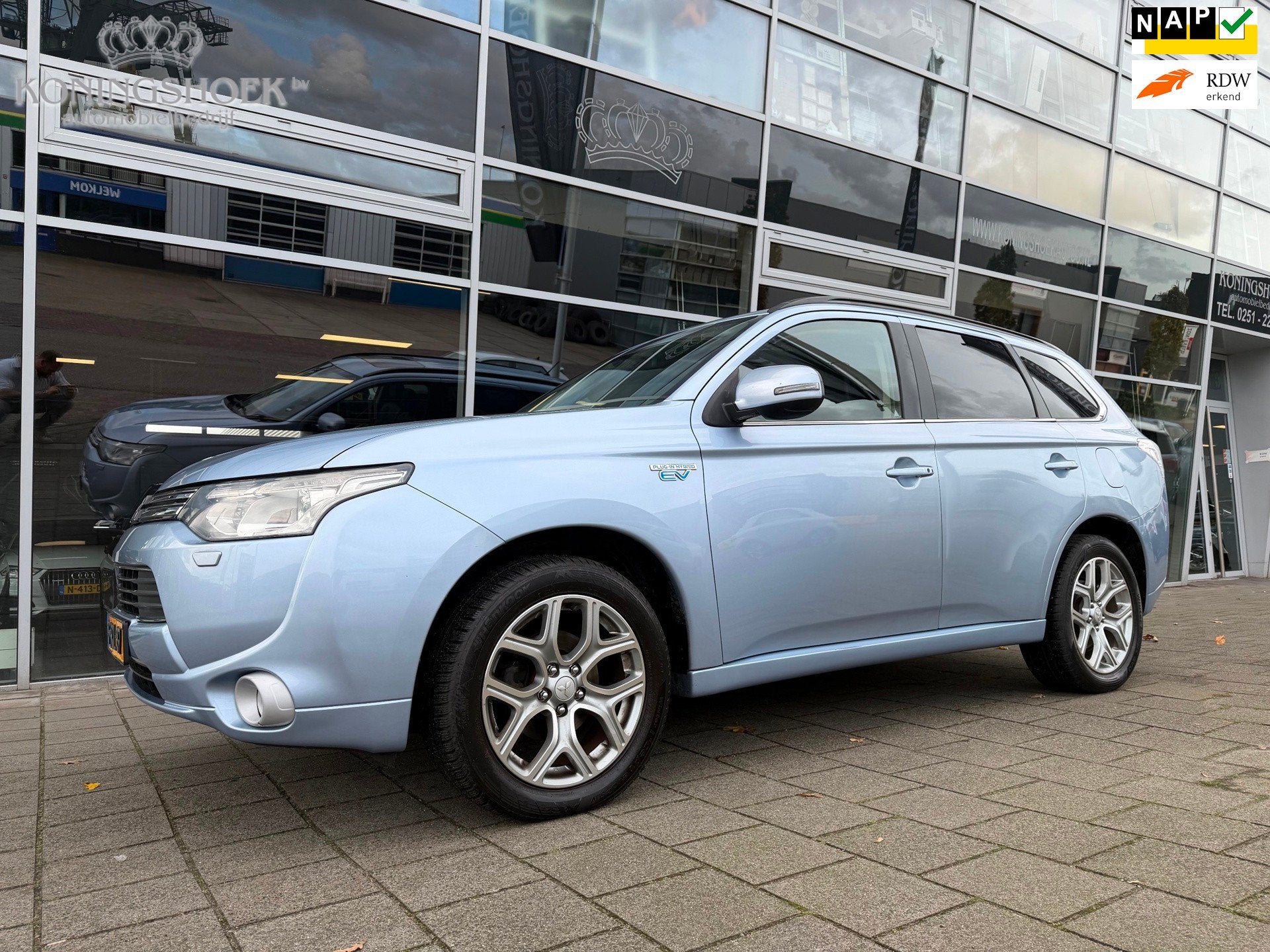 Mitsubishi Outlander 2.0 PHEV Instyle, Auto's, Zwart, 4 cilinders, Blauw, Vierwielaandrijving
