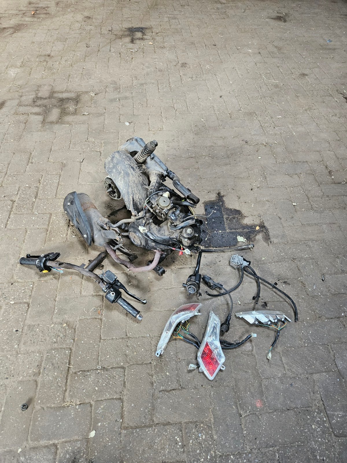 Vivacity 4T onderdelen: motorblok stuur verlichting pompen, Ophalen, Gebruikt, Blok, Peugeot