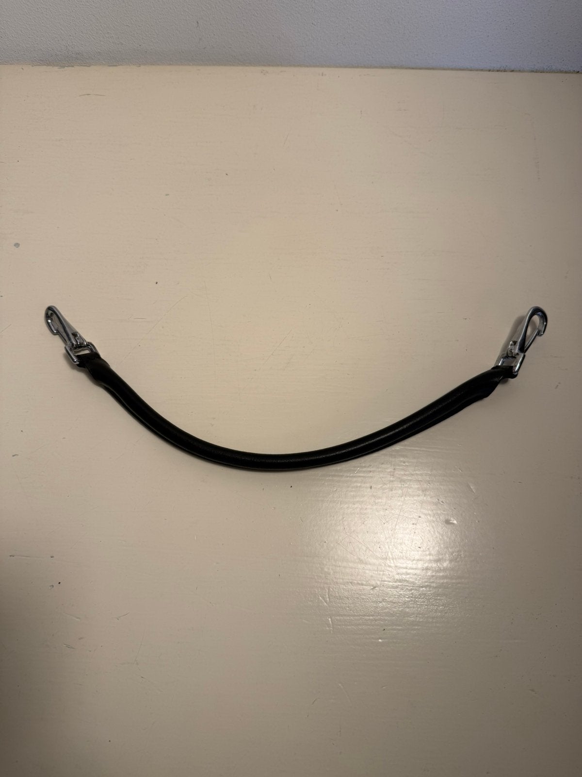 BOKRIEMPJE LEER zwart 42 cm met musketon clipjes EDIX, Veiligheidsbeugel, Nieuw, Ophalen of Verzenden, Zwart