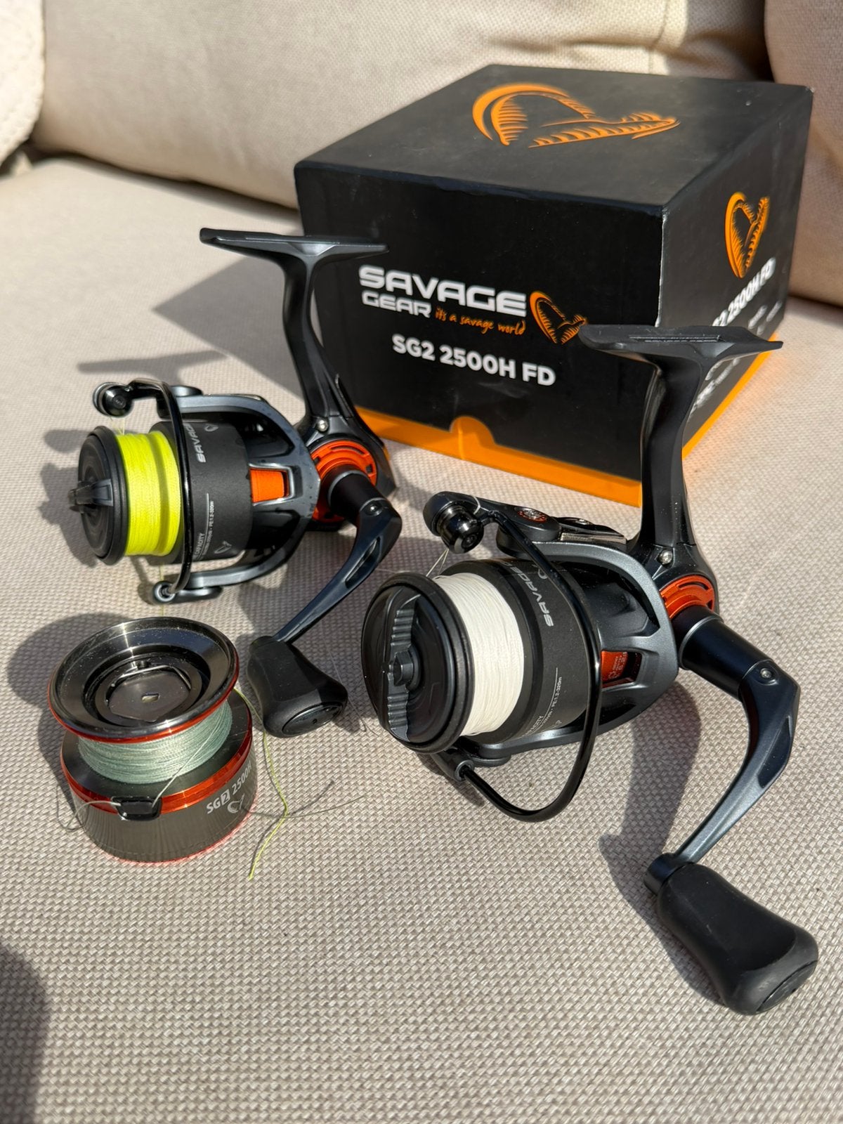 Molens savage gear sg2 2500h FD 2x incl. 3x gevlochten lijn, Ophalen of Verzenden, Zo goed als nieuw, Molen
