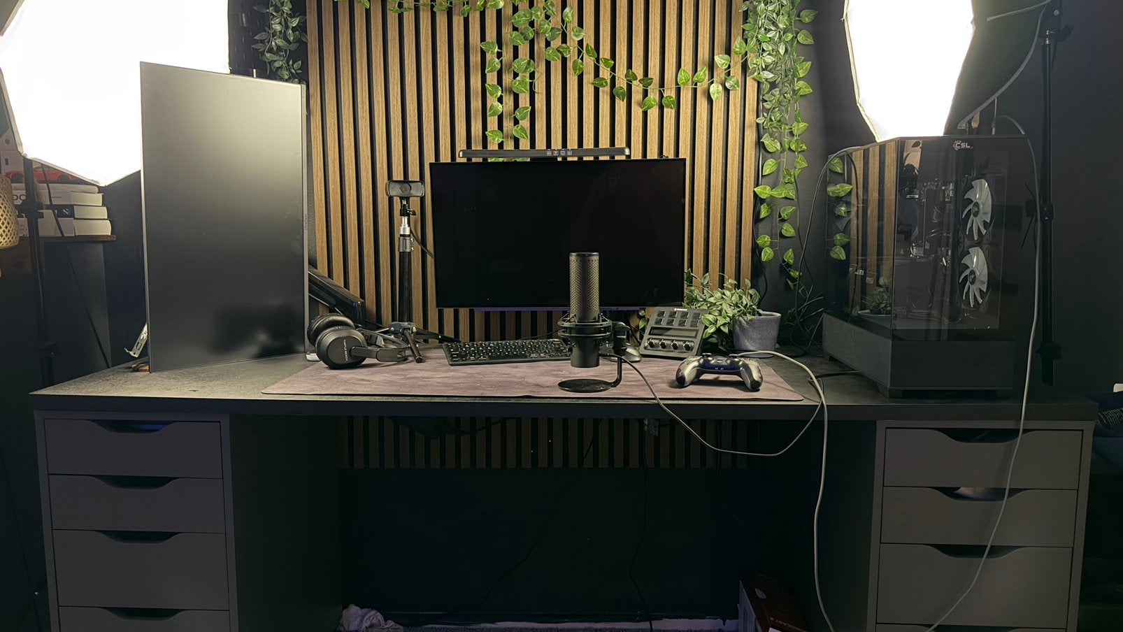 A whole pc with table chair and streaming kit ., Ophalen, Nieuw, Gaming, 4 Ghz of meer