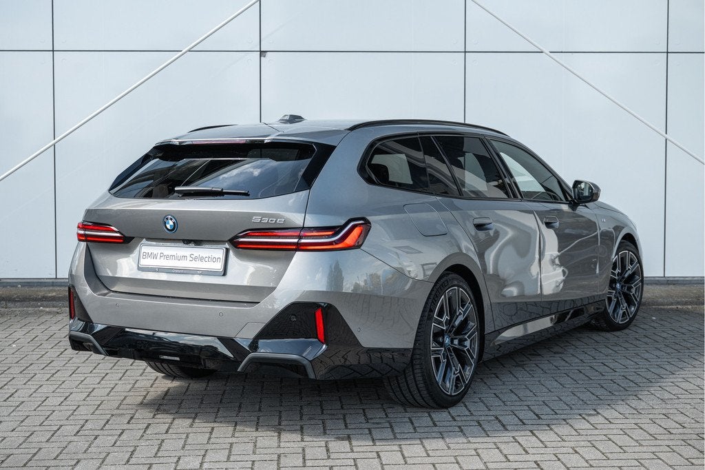 BMW 5 Serie Touring 530e M Sport Automaat / Trekhaak / Comfo, Automaat, 1998 cc, Achterwielaandrijving, 4 cilinders