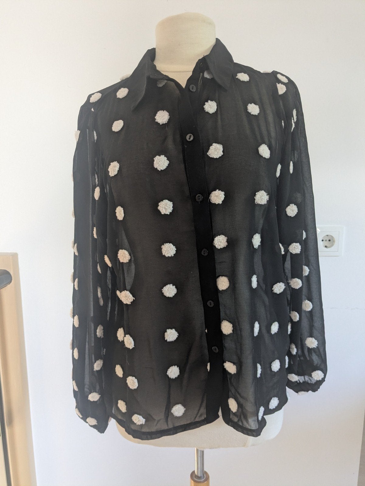 Zwarte blouse met witte stippen, Kleding | Dames, Blouses en Tunieken, Maat 38/40 (M), Zwart, Zo goed als nieuw, Ladies Fashion