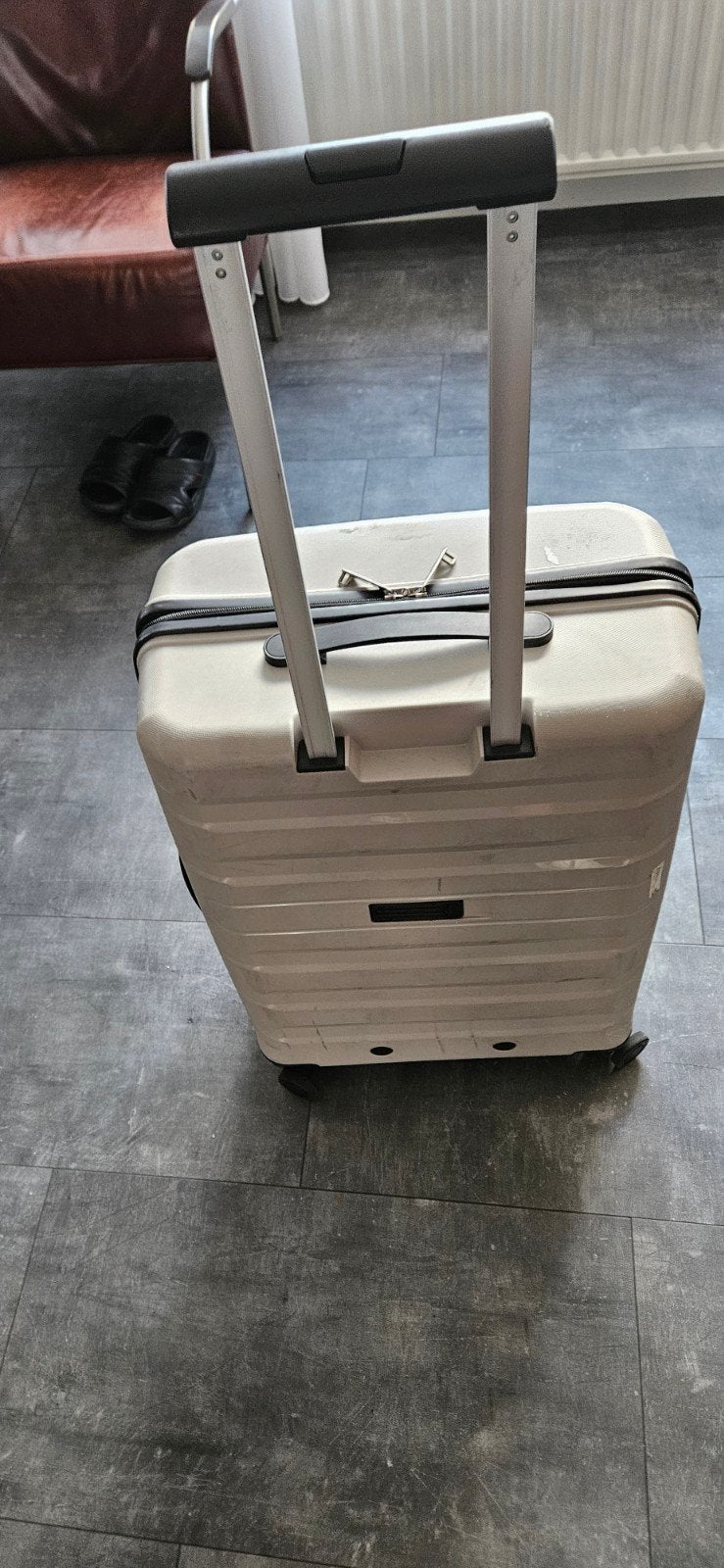 Gebruikte lichtgrijze koffer met wieltjes, Sieraden, Tassen en Uiterlijk, Ophalen, Uitschuifbare handgreep, Gebruikt, 50 tot 60 cm