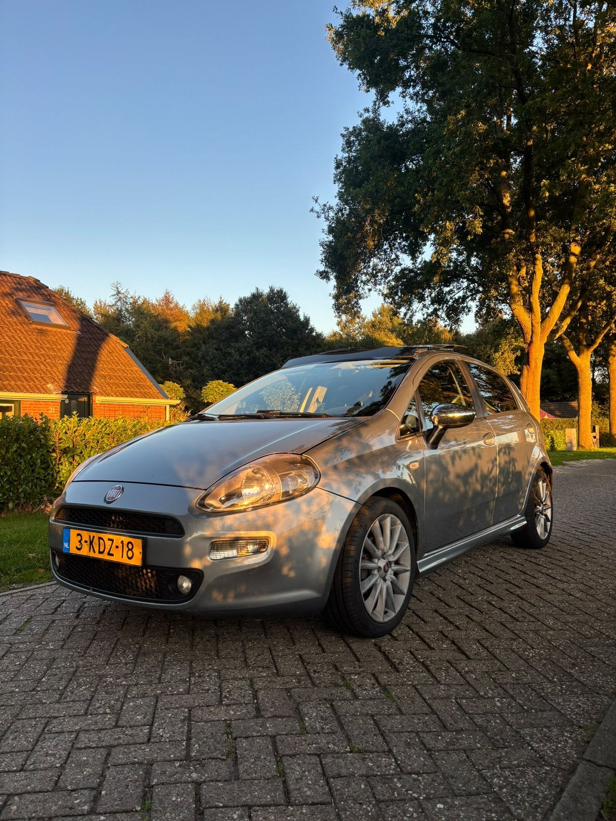 Fiat Punto 0.9 Sport Twinair 85 Panoramadak 5 deurs, Auto's, Voorwielaandrijving, Euro 5, Stof, Zwart