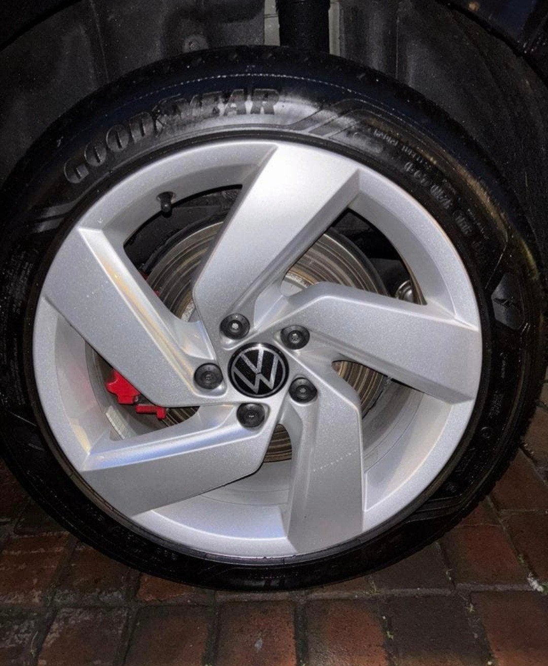 VW Golf 8 GTE velgen met Goodyear banden 225/45 R17, Ophalen, Gebruikt, Banden en Velgen, 17 inch