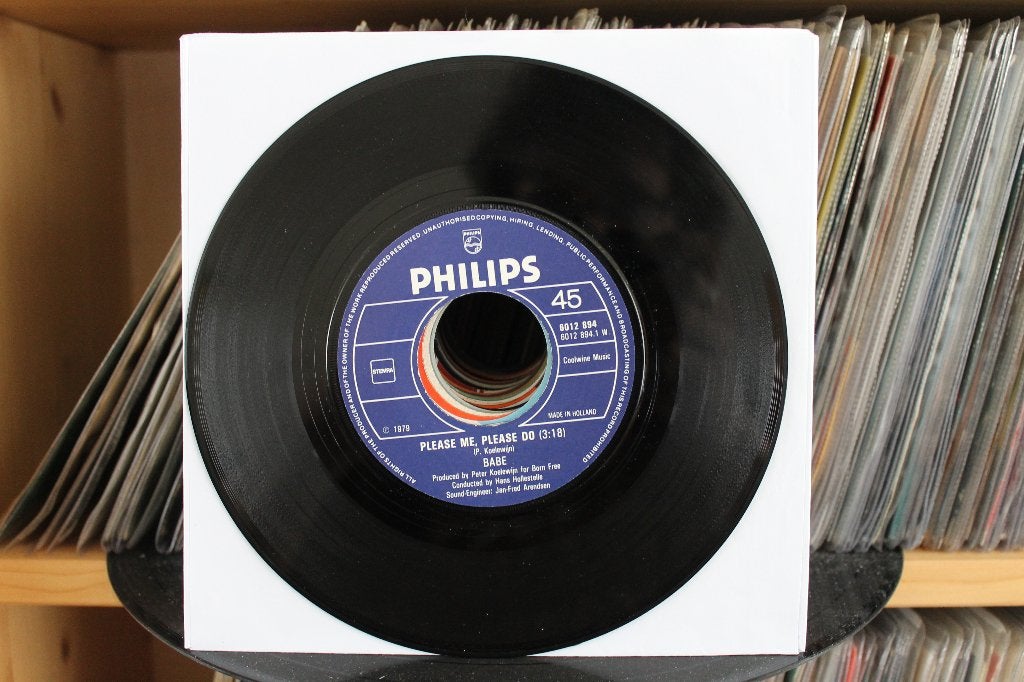 7" Single Babe - Please Me, Please Do / The King Is Back, Gebruikt, 7 inch, Ophalen of Verzenden, Pop