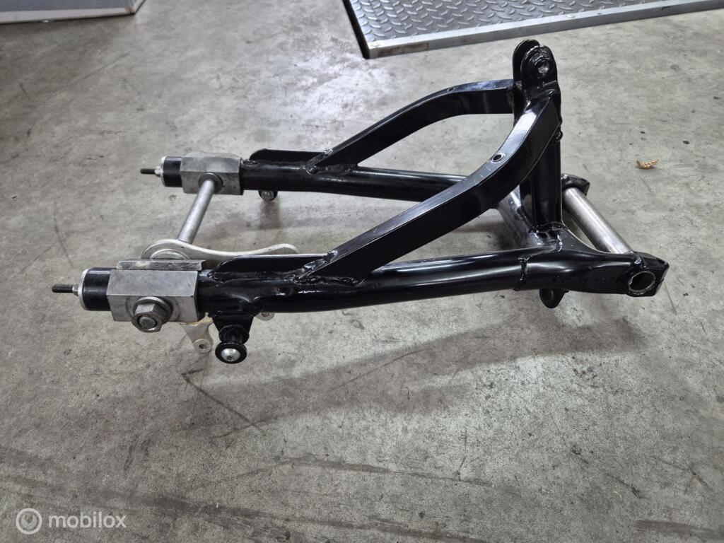 Achterbrug achtervork brug vork Pantah Supersport Cagiva, Gebruikt, Factorystore.service@ducati.com, Ophalen of Verzenden, Via Antonio Cavalieri Ducati, 74/5, 74/6, 40132 Bologna BO