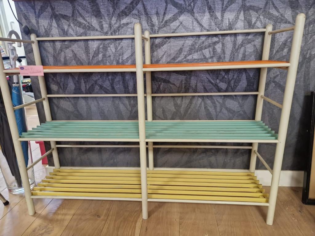 Vintage stokkenkast met kleurrijke planken, Ophalen