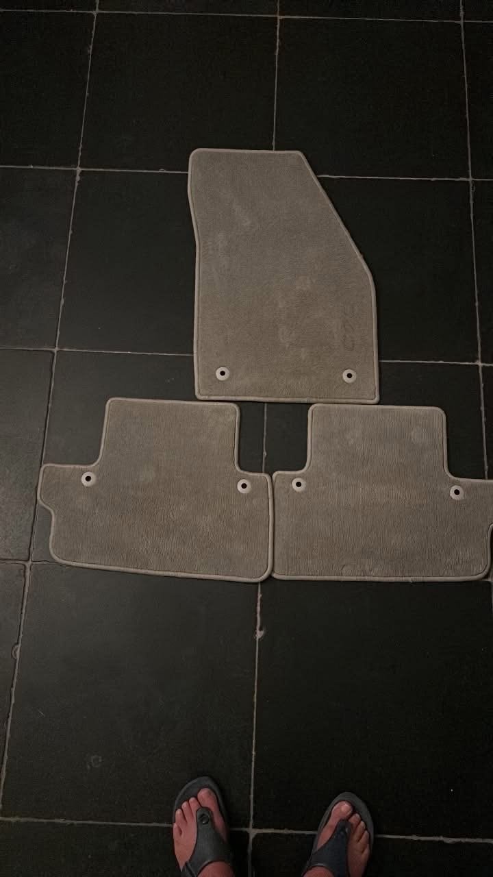 Luxe licht beige matten set voor Volvo C70 (rechtsvoor, acht, Ophalen, Gebruikt, Volvo Beesd, Info@volvo.nl