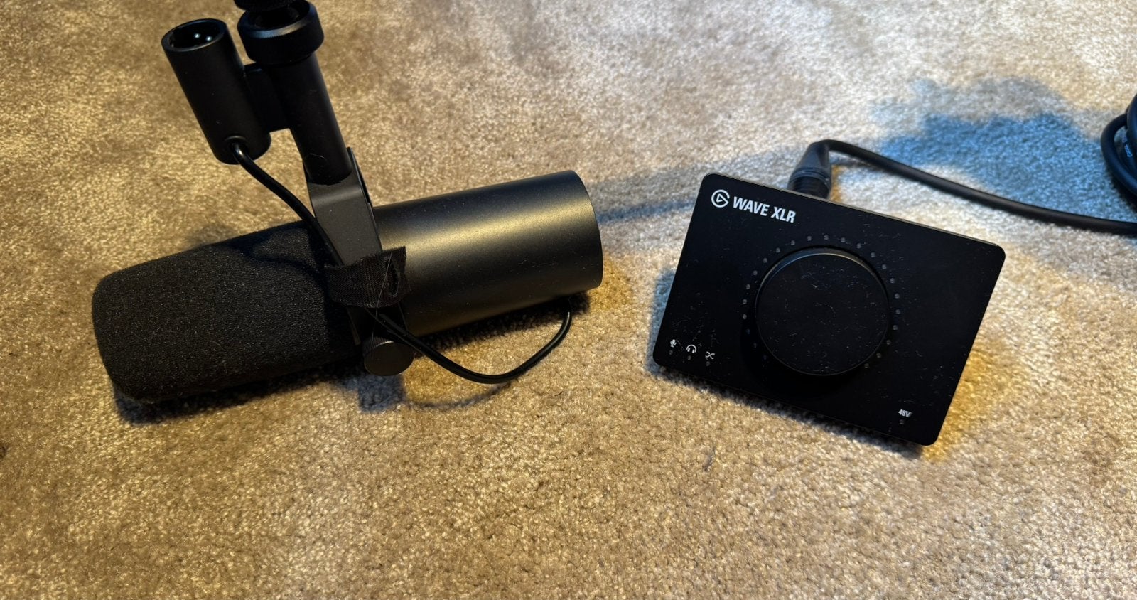 Shure SM7B + elgato wave XLR + Sensic Mic arm, Ophalen of Verzenden, Zo goed als nieuw, Studiomicrofoon
