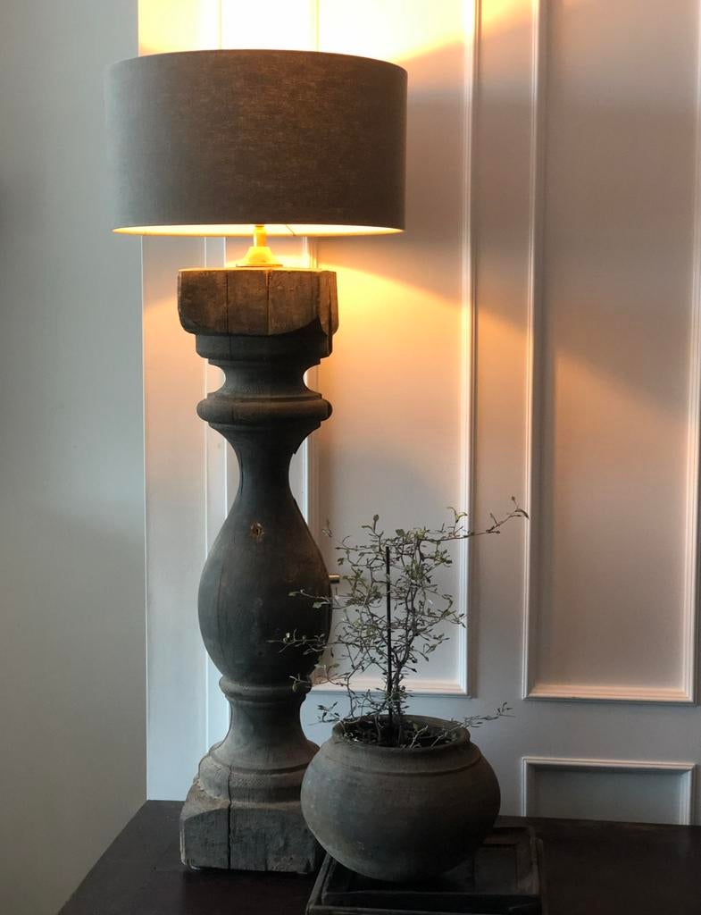 Grote oude houten baluster lampenvoet sober sleets imperfect, Ophalen of Verzenden, Minder dan 50 cm
