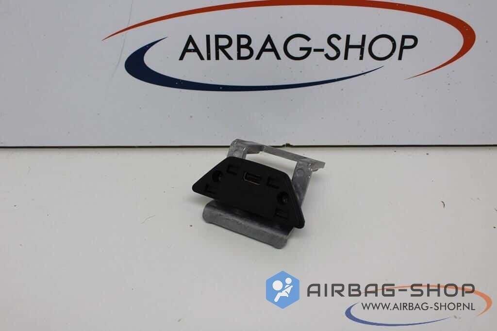 Volkswagen UP Navigatie / USB Voorbereiding Dashboard, Gebruikt, -, -, Ophalen of Verzenden