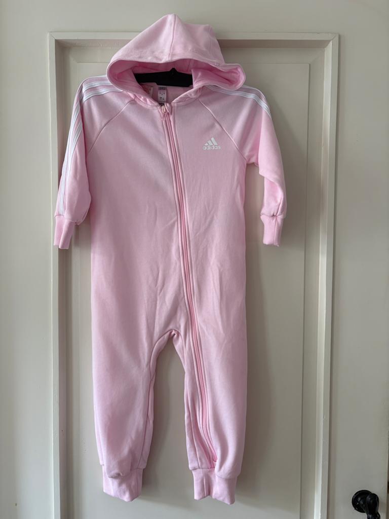 Nieuwe onesie Adidas, Ophalen of Verzenden, Nieuw, Maat 104