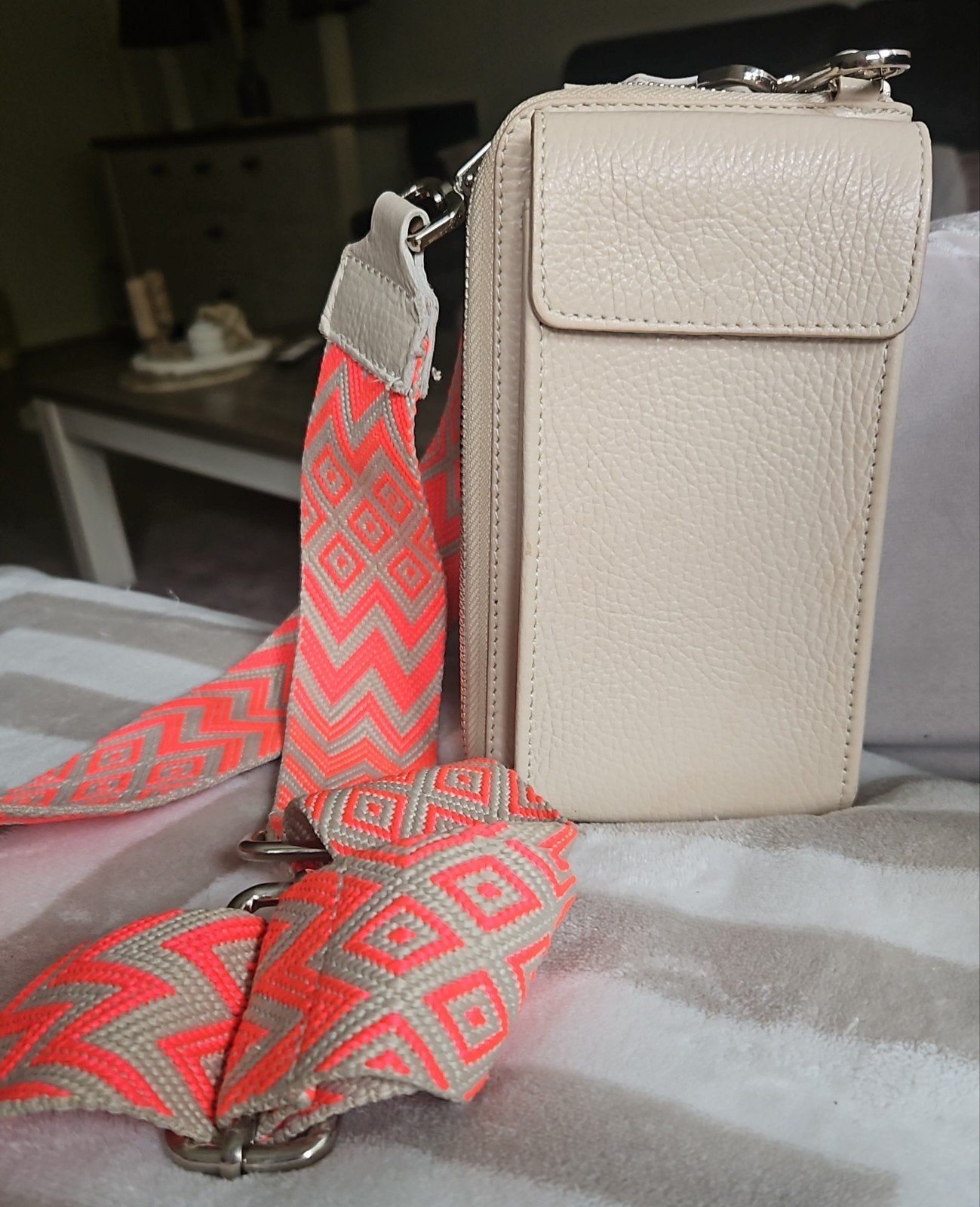 Echt leren telefoontasje portemonnee beige met aztec band, Sieraden, Tassen en Uiterlijk, Ophalen of Verzenden, Nieuw, Beige, Schoudertasje