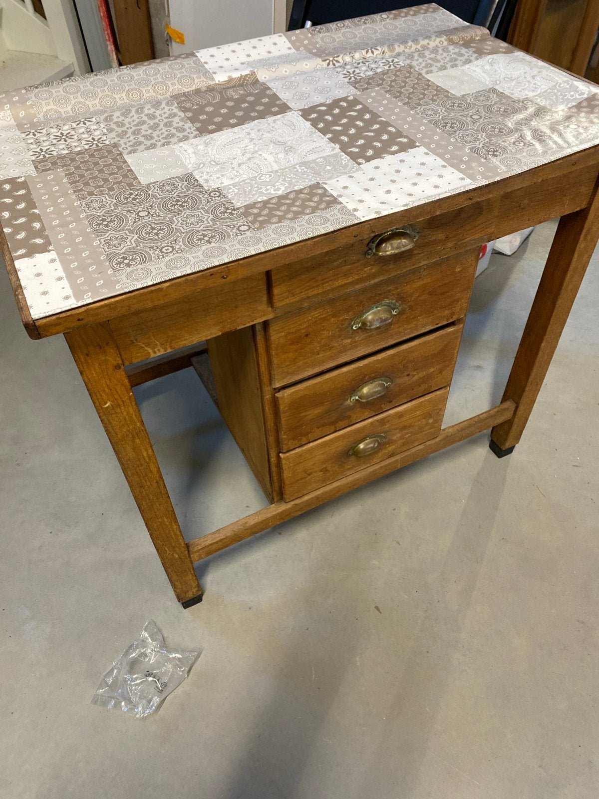 Vintage houten bureau met lades, Antiek en Kunst, Ophalen
