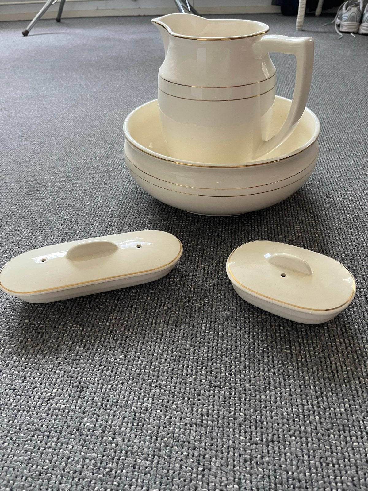 Prachtige waskom set met kan en zeepbakjes, Ophalen, Zo goed als nieuw, Beige, Steen/keramiek