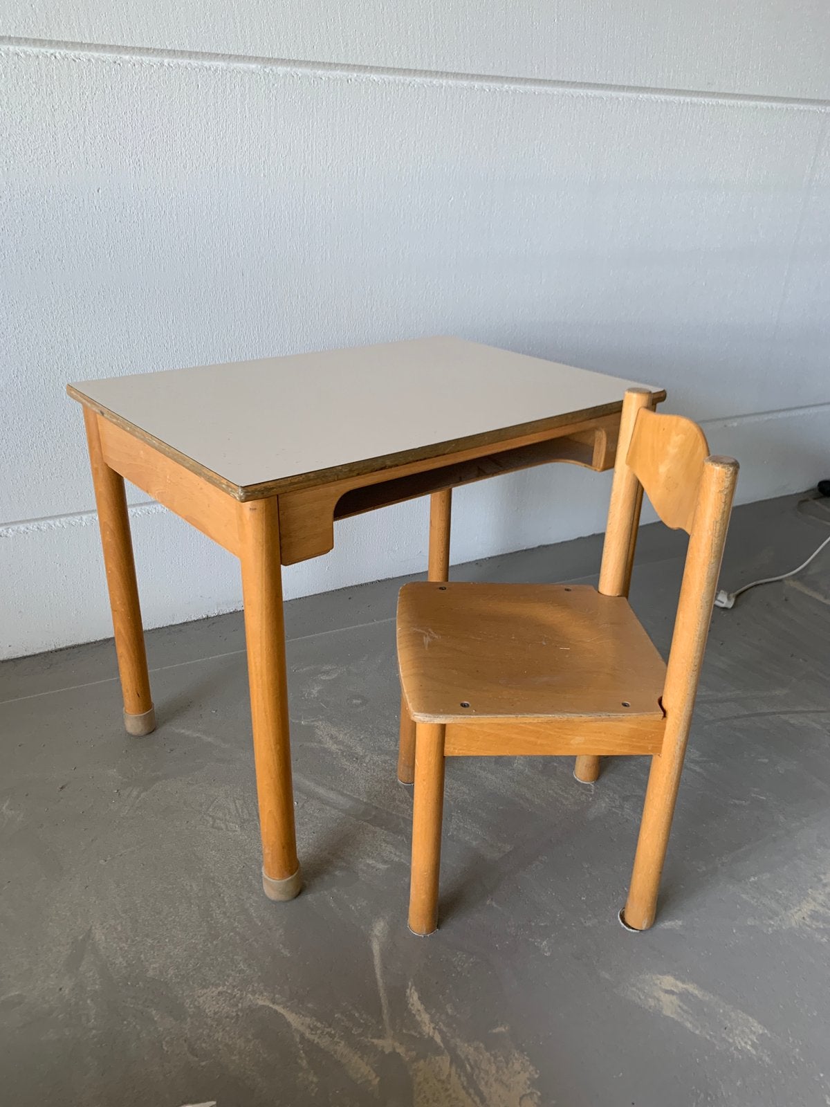 Schooltafel en stoeltje voor kind - Schilte, Ophalen, Zo goed als nieuw, Tafel(s) en Stoel(en)