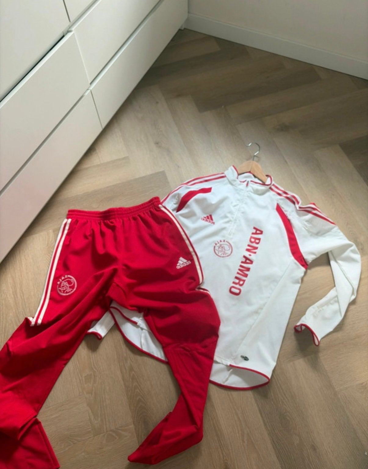 Adidas Ajax trainingspak - wit/rood 2005-2006, Maat 48/50 (M), Wit, Ophalen of Verzenden, Zo goed als nieuw