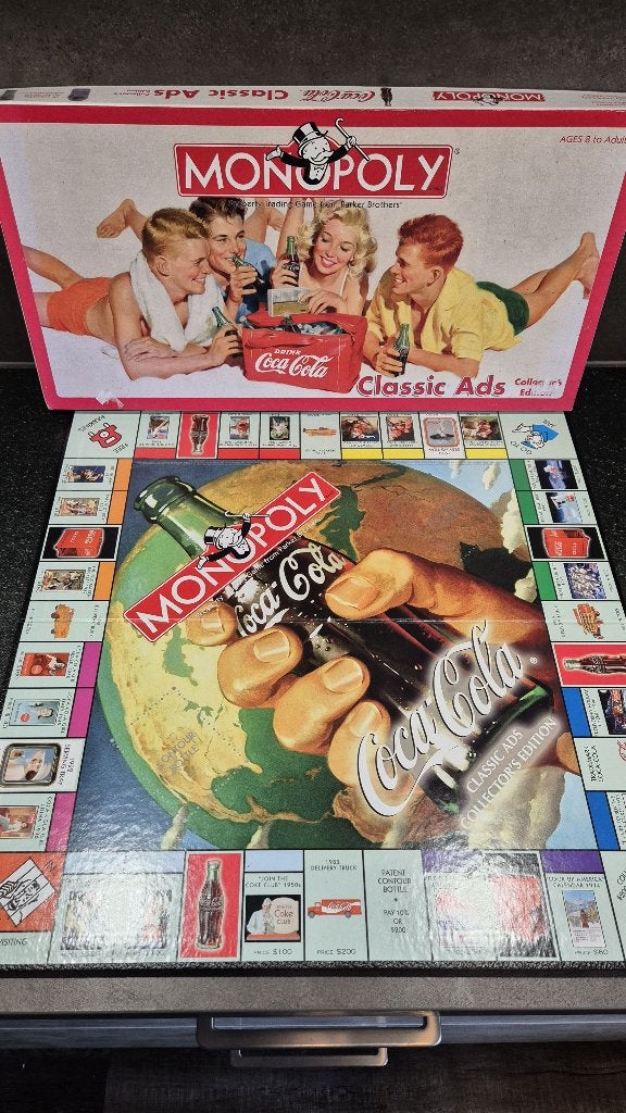 Monopoly Coca Cola Classic Adds, collector's edition. 5A14, Hobby en Vrije tijd, Gezelschapsspellen | Bordspellen, Tweedehands verkoop