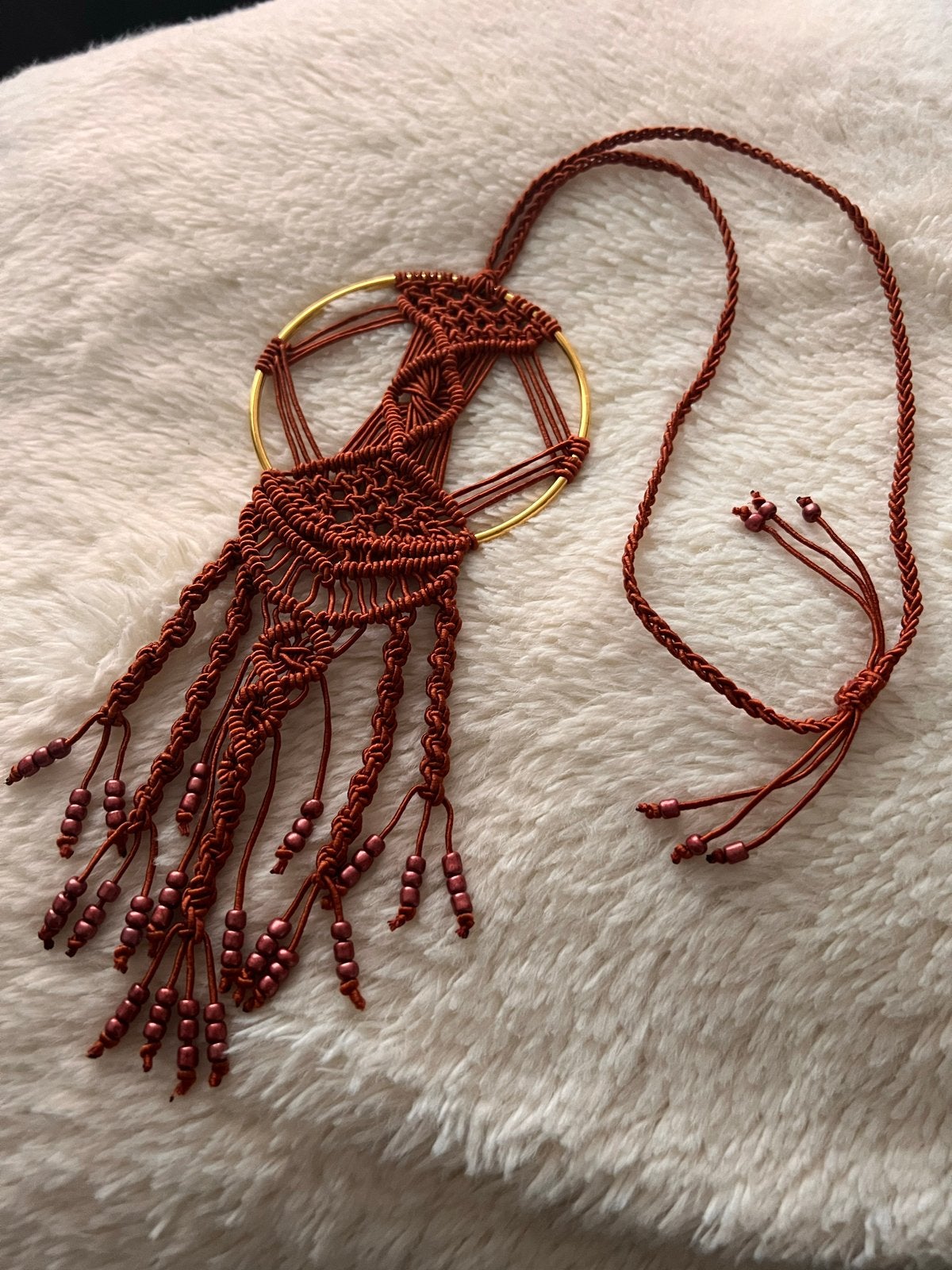 Handgemaakte Macramé Ketting met Gouden Ring en Kralen, Bruin, Ophalen of Verzenden, Zo goed als nieuw, Overige materialen