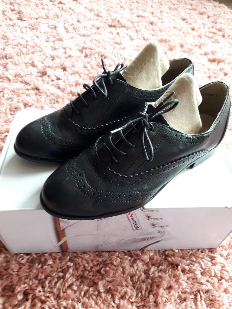 Schoenen maat 37 echt leer new look valt meer als maat 36, Zwart, Ophalen of Verzenden, Sneakers of Gympen, Gedragen
