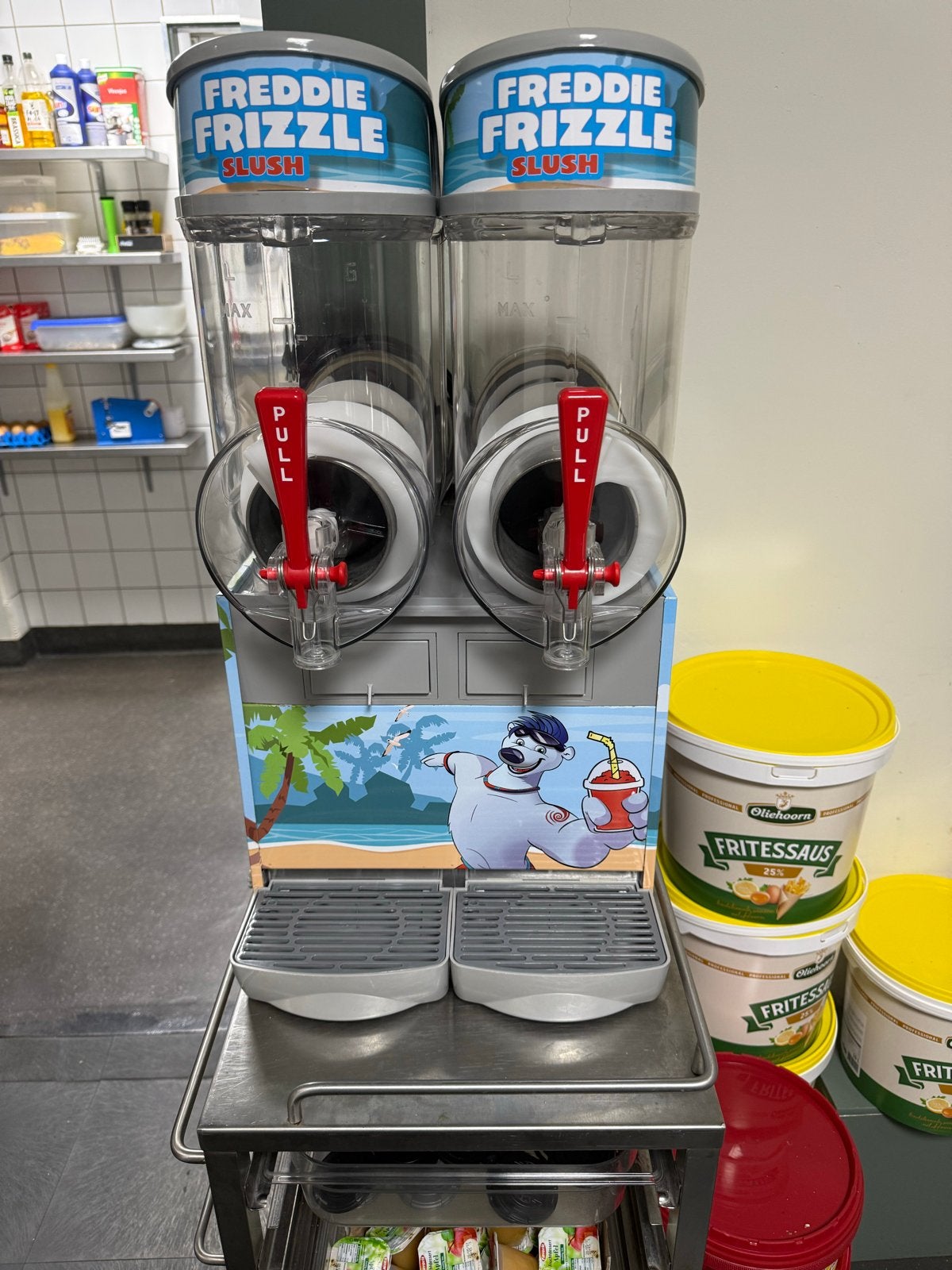Freddie Frizzle Slushmachine - Dubbele Tank, Ophalen, Gebruikt, Koelen en Vriezen